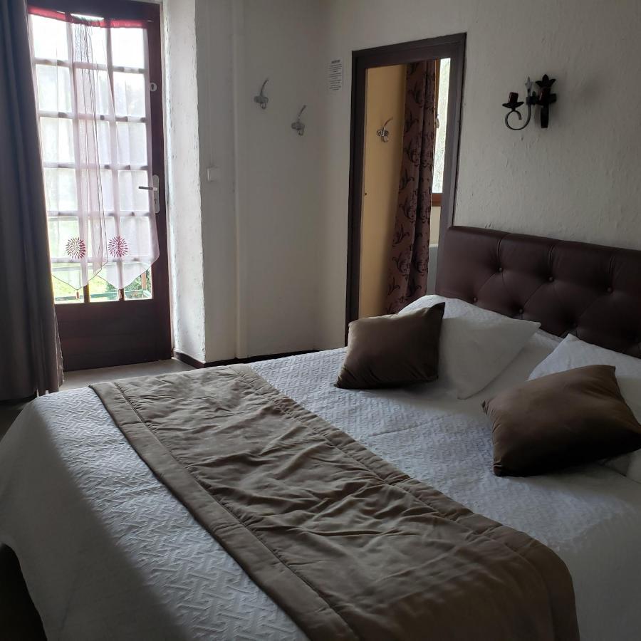Le Moulin D'Onclaire Camping Et Chambres D'Hotes Coux Exterior foto